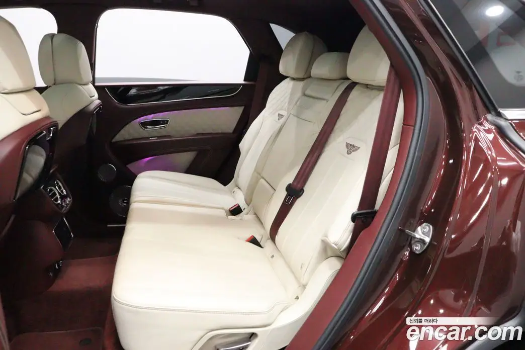 Bentley Bentayga 2021 4.0 автомат (гидро), фото 8 Bentley Bentayga 2021 4.0 автомат (гидро), фото 8