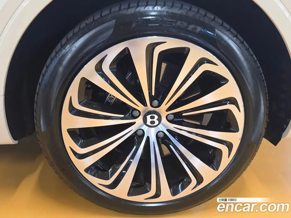 Bentley Bentayga 2024 4.0 автомат (гидро), фото 5 Bentley Bentayga 2024 4.0 автомат (гидро), фото 5
