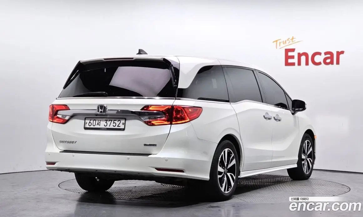 Honda Odyssey 2017 3.5 автомат (гидро), фото 2 Honda Odyssey 2017 3.5 автомат (гидро), фото 2