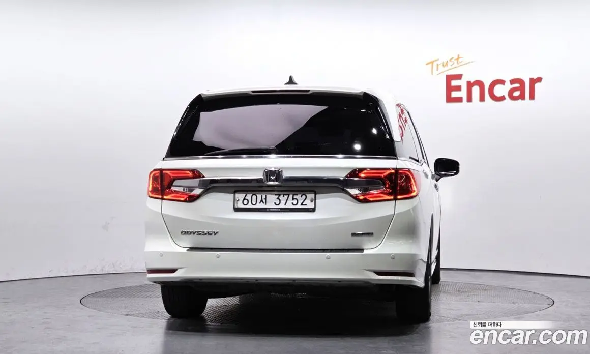 Honda Odyssey 2017 3.5 автомат (гидро), фото 4 Honda Odyssey 2017 3.5 автомат (гидро), фото 4