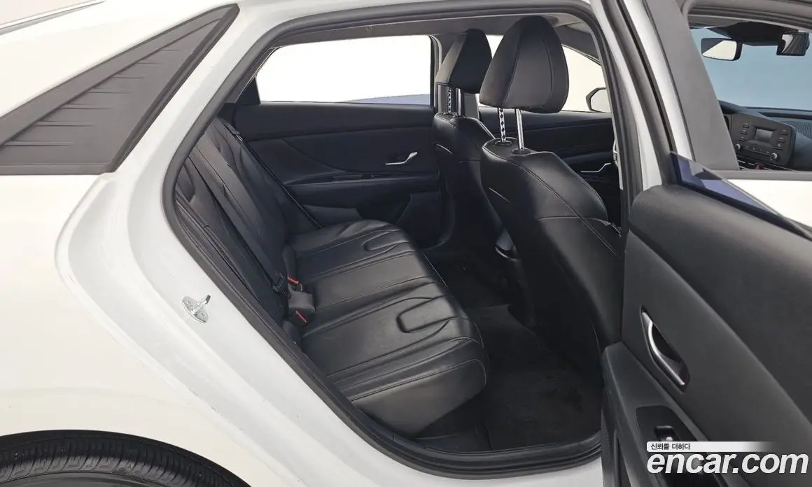Hyundai Avante 2023 1.6 автомат (гидро), фото 11