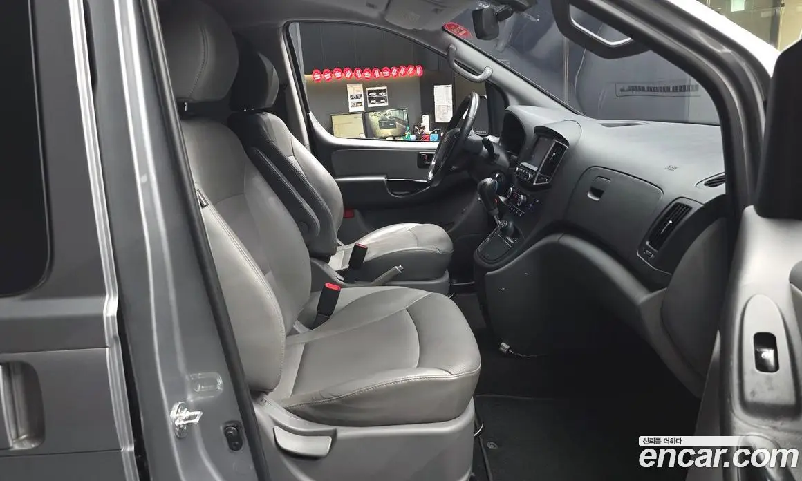 Hyundai Starex 2018 2.5 автомат (гидро), фото 17 Hyundai Starex 2018 2.5 автомат (гидро), фото 17