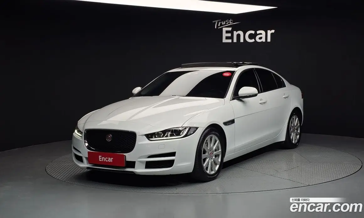 Jaguar XE 2015 2.0 автомат (гидро), фото 1 Jaguar XE 2015 2.0 автомат (гидро), фото 1