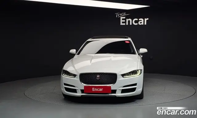 Jaguar XE 2015 2.0 автомат (гидро), миниатюра 3 Jaguar XE 2015 2.0 автомат (гидро), миниатюра 3