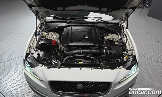 Jaguar XE 2015 2.0 автомат (гидро), миниатюра 6 Jaguar XE 2015 2.0 автомат (гидро), миниатюра 6