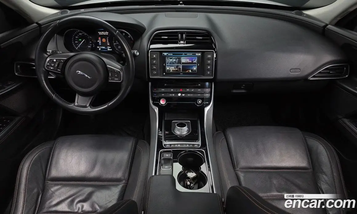Jaguar XE 2015 2.0 автомат (гидро), фото 7 Jaguar XE 2015 2.0 автомат (гидро), фото 7