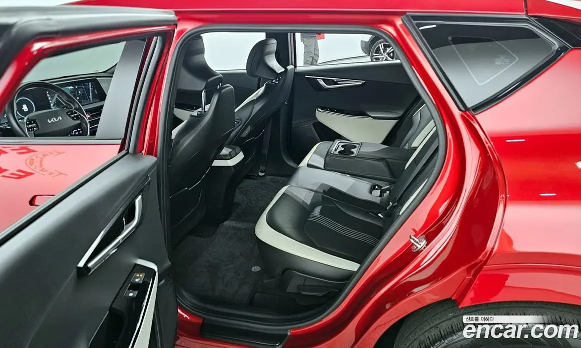 Kia EV6 2023 0.1 автомат (гидро), фото 12 Kia EV6 2023 0.1 автомат (гидро), фото 12