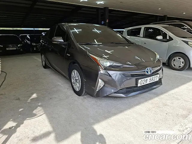 Toyota Prius, 2018, 107 019 км Toyota Prius, 2018, 107 019 км