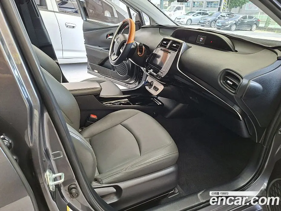 Toyota Prius 2018 1.8 автомат (гидро), фото 9 Toyota Prius 2018 1.8 автомат (гидро), фото 9