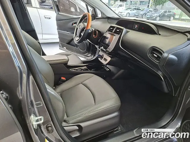 Toyota Prius 2018 1.8 автомат (гидро), миниатюра 9 Toyota Prius 2018 1.8 автомат (гидро), миниатюра 9