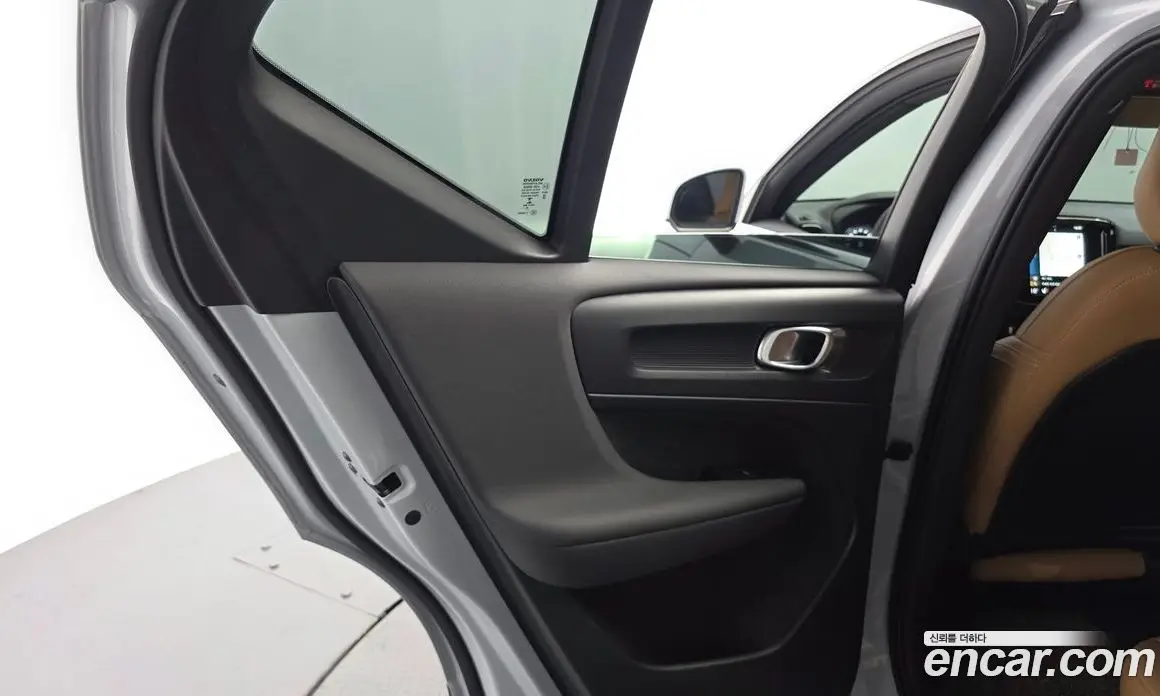 Volvo XC40 2021 2.0 автомат (гидро), фото 15 Volvo XC40 2021 2.0 автомат (гидро), фото 15