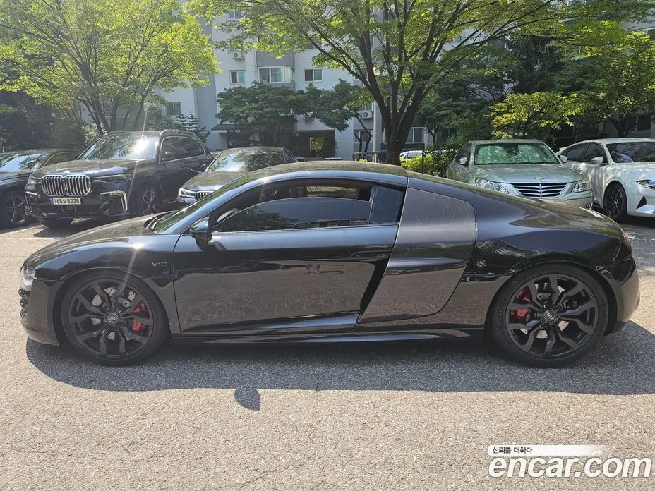 Audi R8 2011 5.2 автомат (гидро), фото 8 Audi R8 2011 5.2 автомат (гидро), фото 8