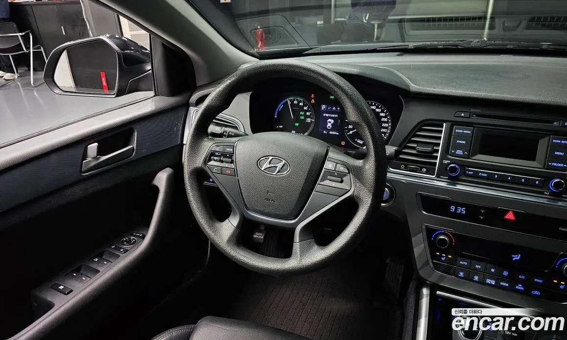Hyundai Sonata 2015 2.0 автомат (гидро), фото 13