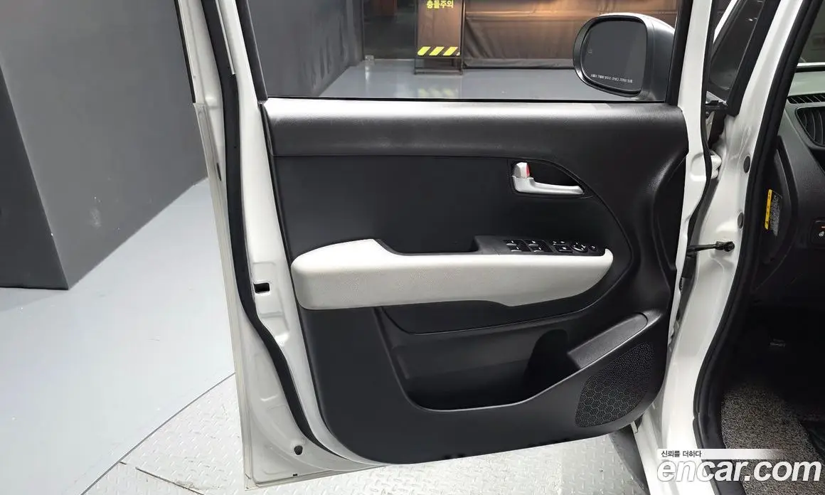 Kia Ray 2023 1.0 автомат (гидро), фото 14