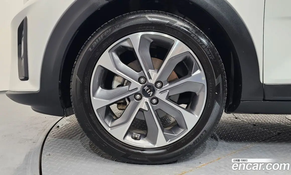 Kia Stonic 2020 1.0 автомат (гидро), фото 5 Kia Stonic 2020 1.0 автомат (гидро), фото 5