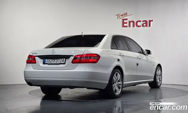 Mercedes-Benz E-Class 2011 1.8 автомат (гидро), миниатюра 2