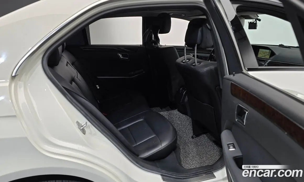 Mercedes-Benz E-Class 2011 1.8 автомат (гидро), фото 12