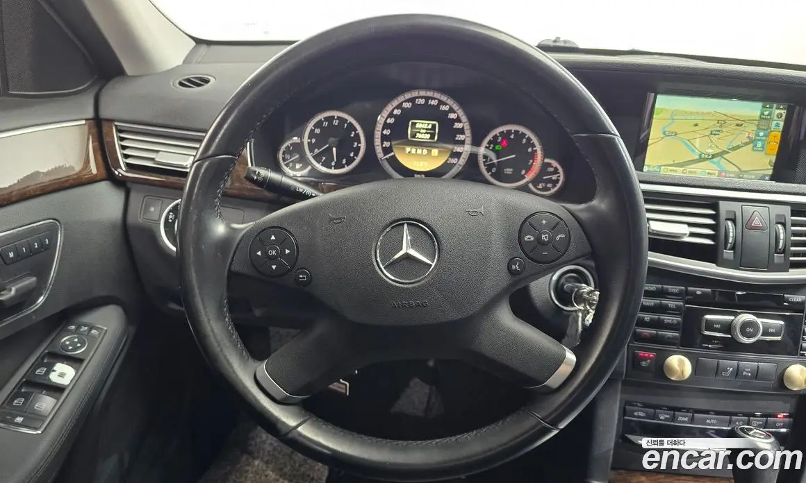 Mercedes-Benz E-Class 2011 1.8 автомат (гидро), фото 13