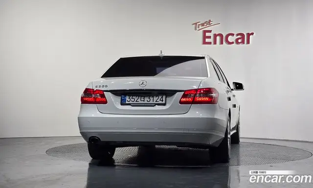 Mercedes-Benz E-Class 2011 1.8 автомат (гидро), миниатюра 4