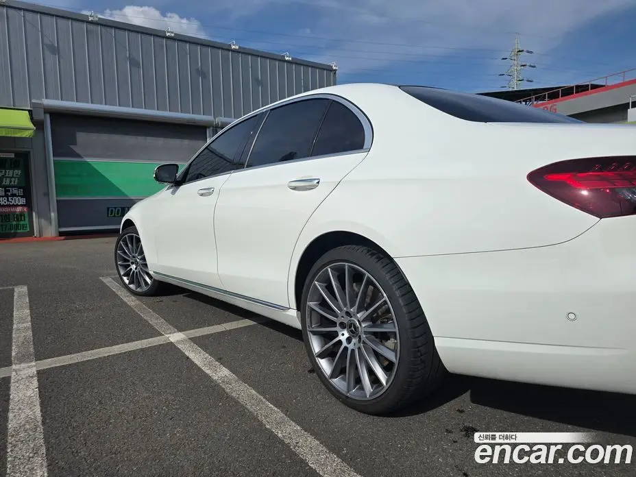 Mercedes-Benz E-Class 2023 3.0 автомат (гидро), фото 4 Mercedes-Benz E-Class 2023 3.0 автомат (гидро), фото 4