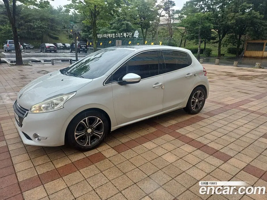 Peugeot 208 2014 1.6 автомат (гидро), фото 4 Peugeot 208 2014 1.6 автомат (гидро), фото 4