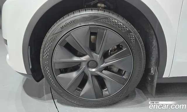 Tesla Model Y 2024 0.2 автомат (гидро), миниатюра 5 Tesla Model Y 2024 0.2 автомат (гидро), миниатюра 5