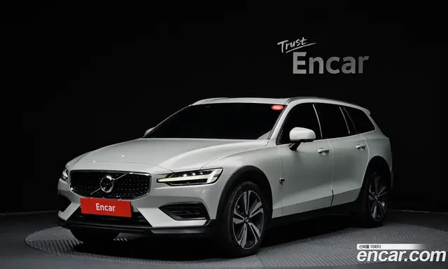 Volvo V60, 2019, 90 973 км