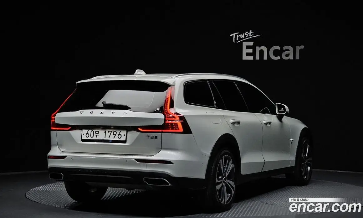 Volvo V60 2019 2.0 автомат (гидро), фото 2 Volvo V60 2019 2.0 автомат (гидро), фото 2