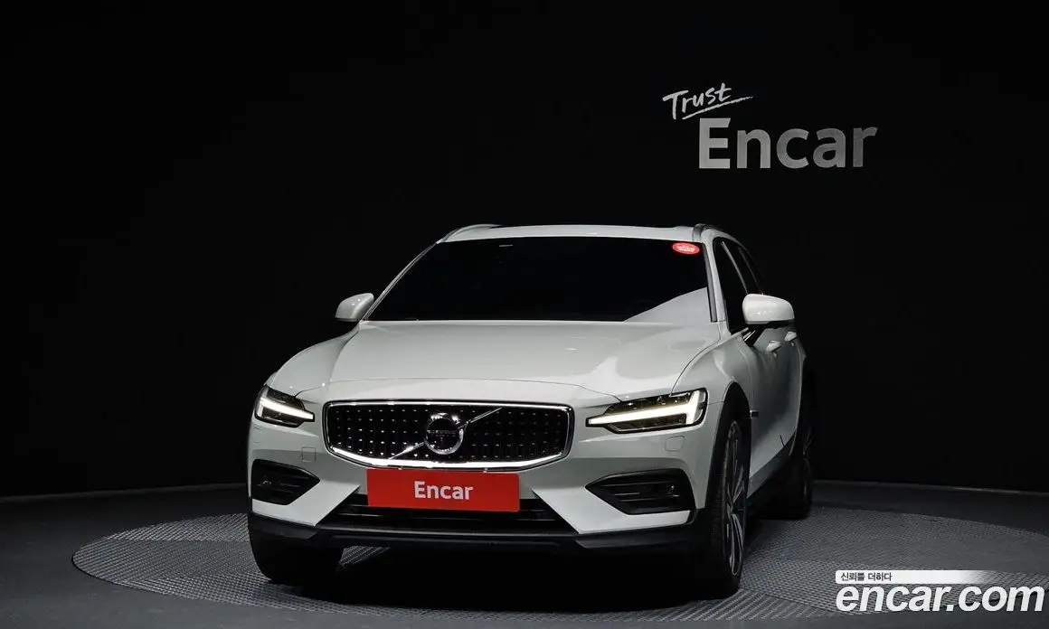 Volvo V60 2019 2.0 автомат (гидро), фото 3 Volvo V60 2019 2.0 автомат (гидро), фото 3