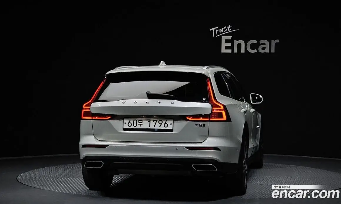 Volvo V60 2019 2.0 автомат (гидро), фото 4 Volvo V60 2019 2.0 автомат (гидро), фото 4
