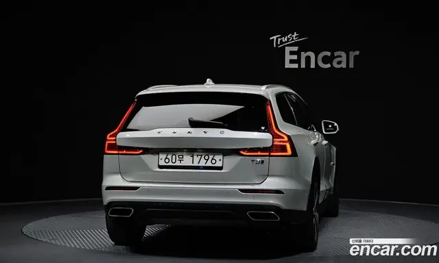 Volvo V60 2019 2.0 автомат (гидро), миниатюра 4 Volvo V60 2019 2.0 автомат (гидро), миниатюра 4