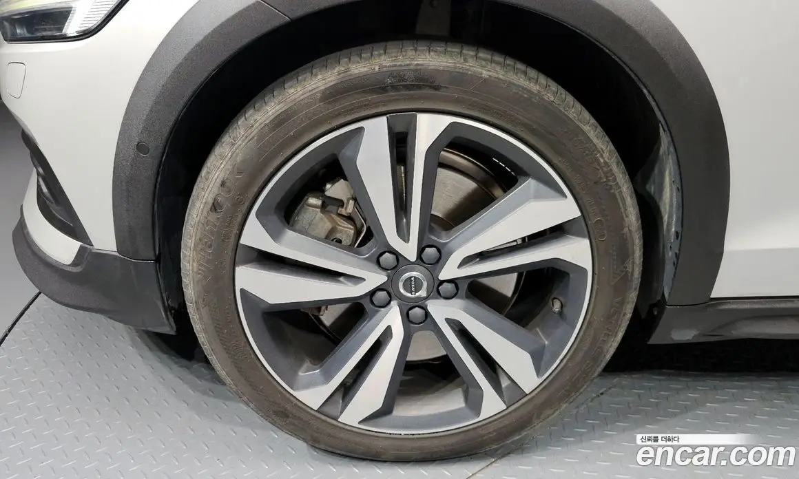 Volvo V60 2019 2.0 автомат (гидро), фото 5 Volvo V60 2019 2.0 автомат (гидро), фото 5