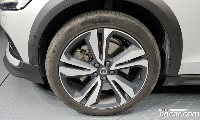 Volvo V60 2019 2.0 автомат (гидро), миниатюра 5 Volvo V60 2019 2.0 автомат (гидро), миниатюра 5