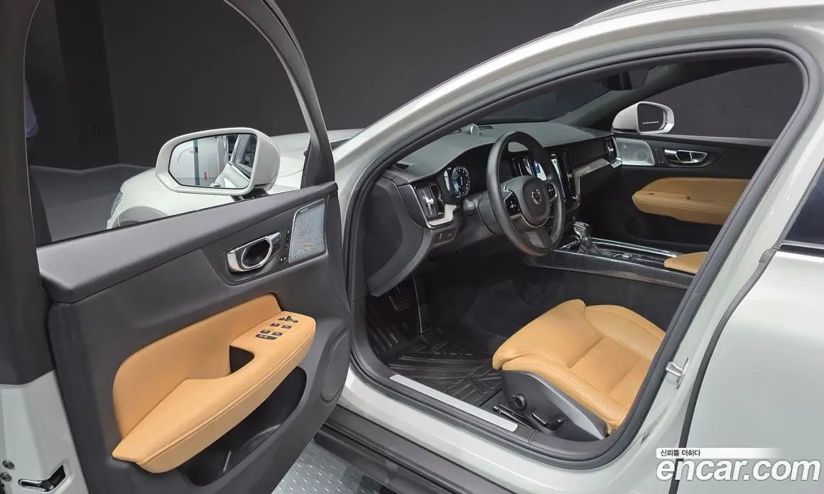 Volvo V60 2019 2.0 автомат (гидро), фото 10 Volvo V60 2019 2.0 автомат (гидро), фото 10