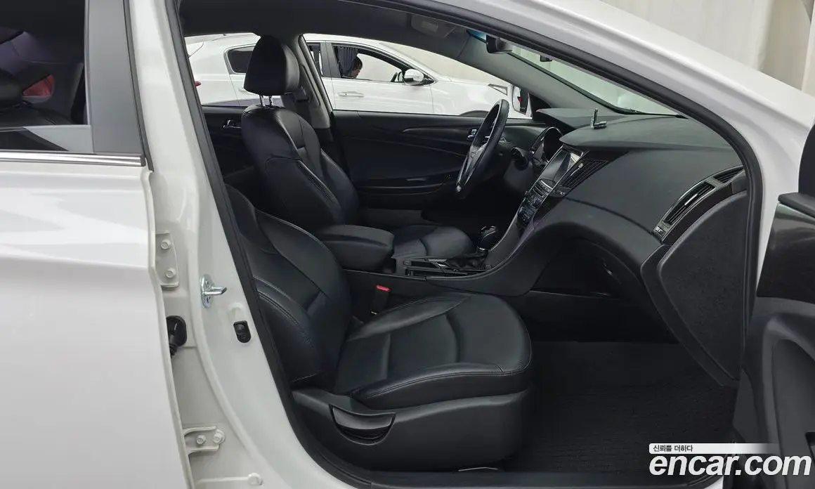 Hyundai Sonata 2013 2.0 автомат (гидро), фото 16 Hyundai Sonata 2013 2.0 автомат (гидро), фото 16