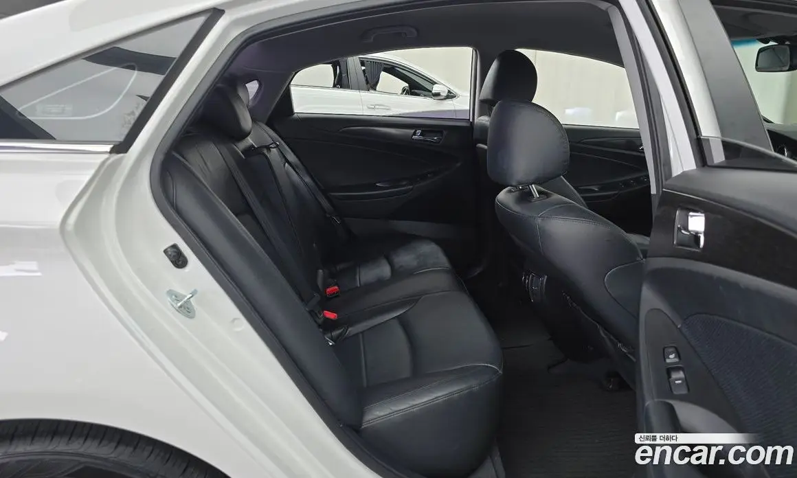 Hyundai Sonata 2013 2.0 автомат (гидро), фото 17 Hyundai Sonata 2013 2.0 автомат (гидро), фото 17