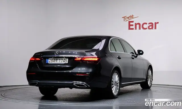 Mercedes-Benz E-Class 2020 2.0 автомат (гидро), миниатюра 2