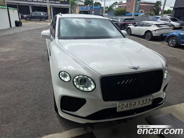 Bentley Bentayga 2024 4.0 автомат (гидро), миниатюра 1