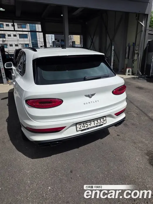 Bentley Bentayga 2024 4.0 автомат (гидро), миниатюра 3