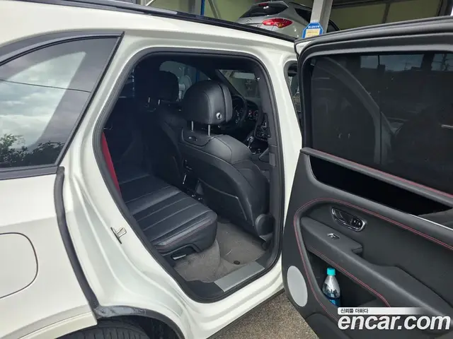 Bentley Bentayga 2024 4.0 автомат (гидро), миниатюра 4
