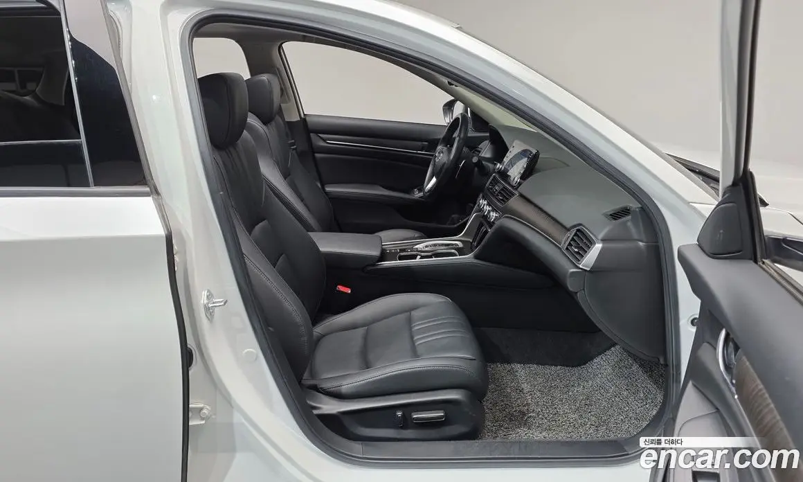 Honda Accord 2021 2.0 автомат (гидро), фото 16
