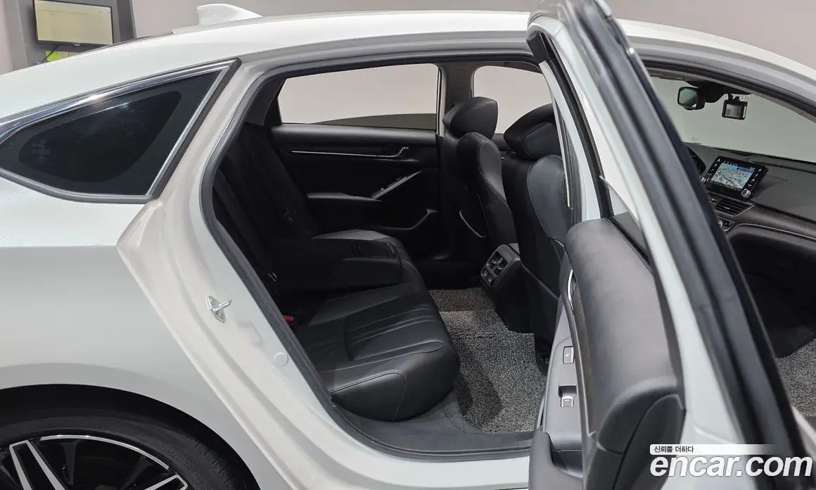 Honda Accord 2021 2.0 автомат (гидро), фото 17