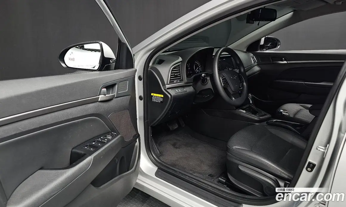 Hyundai Avante 2018 1.6 автомат (гидро), фото 12