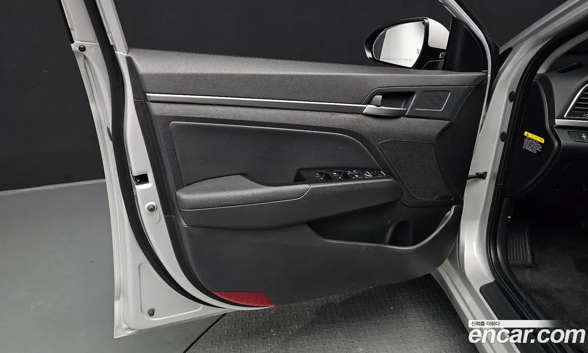 Hyundai Avante 2018 1.6 автомат (гидро), фото 13