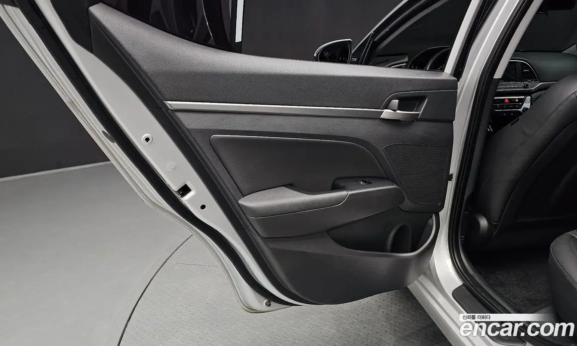 Hyundai Avante 2018 1.6 автомат (гидро), фото 14