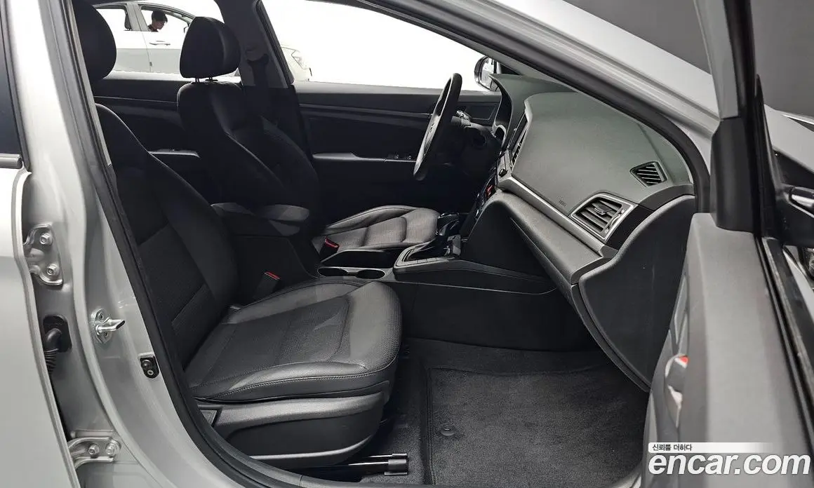 Hyundai Avante 2018 1.6 автомат (гидро), фото 15