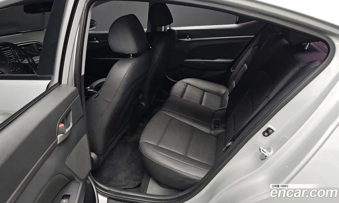 Hyundai Avante 2018 1.6 автомат (гидро), фото 16