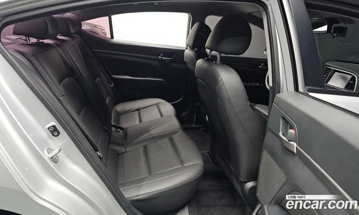 Hyundai Avante 2018 1.6 автомат (гидро), фото 17