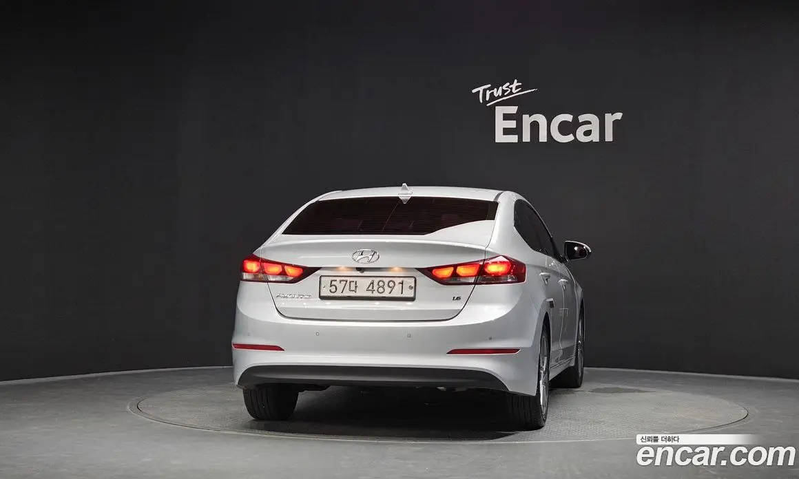 Hyundai Avante 2018 1.6 автомат (гидро), фото 3