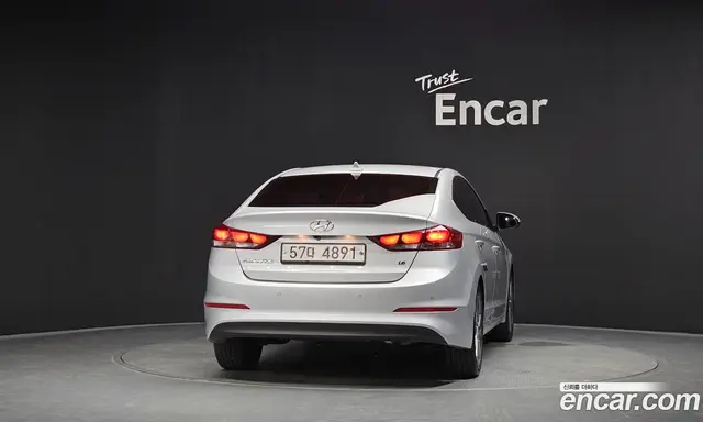 Hyundai Avante 2018 1.6 автомат (гидро), миниатюра 3